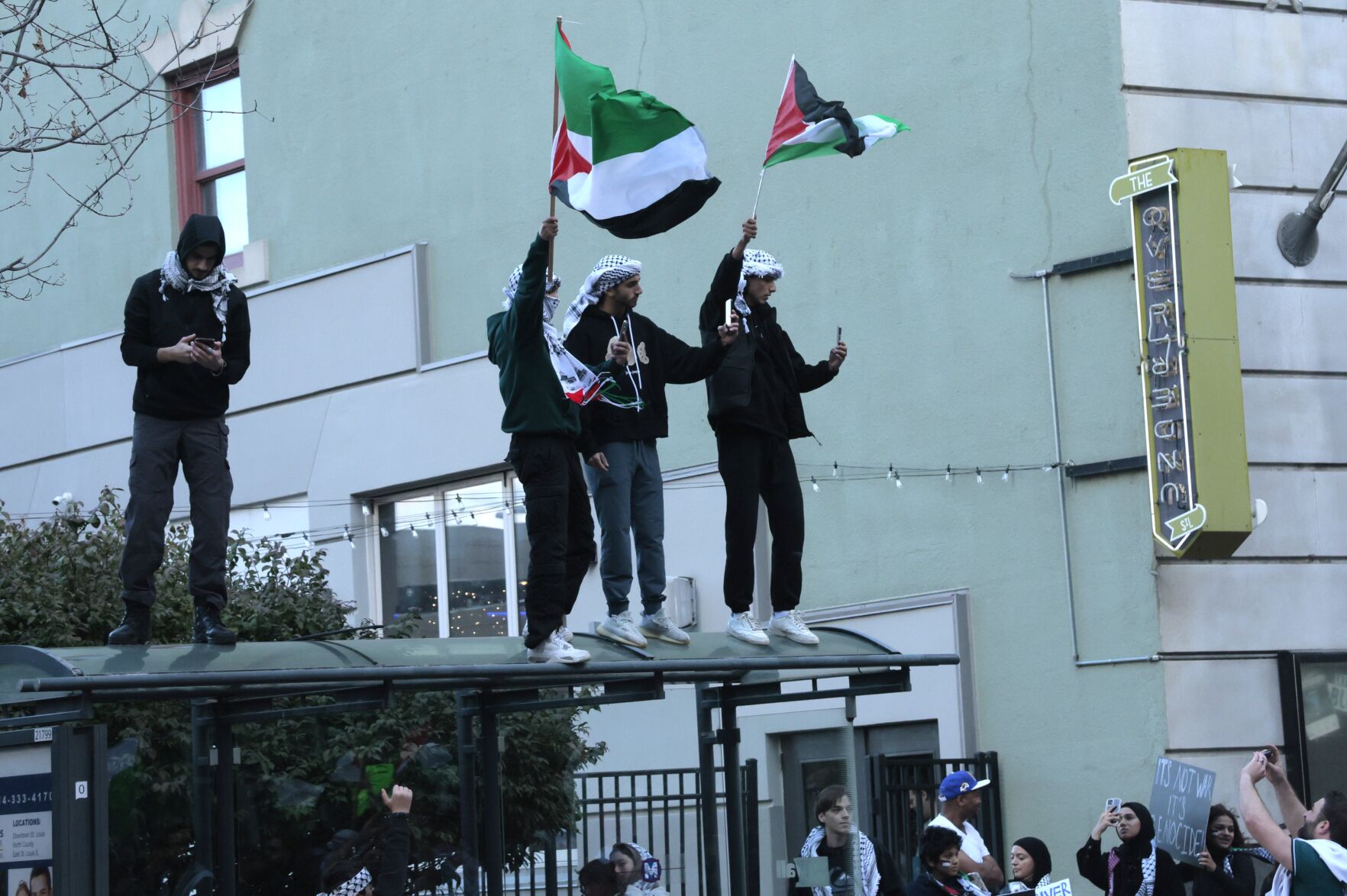 More than 1000 march demanding to end Israel-Hamas War